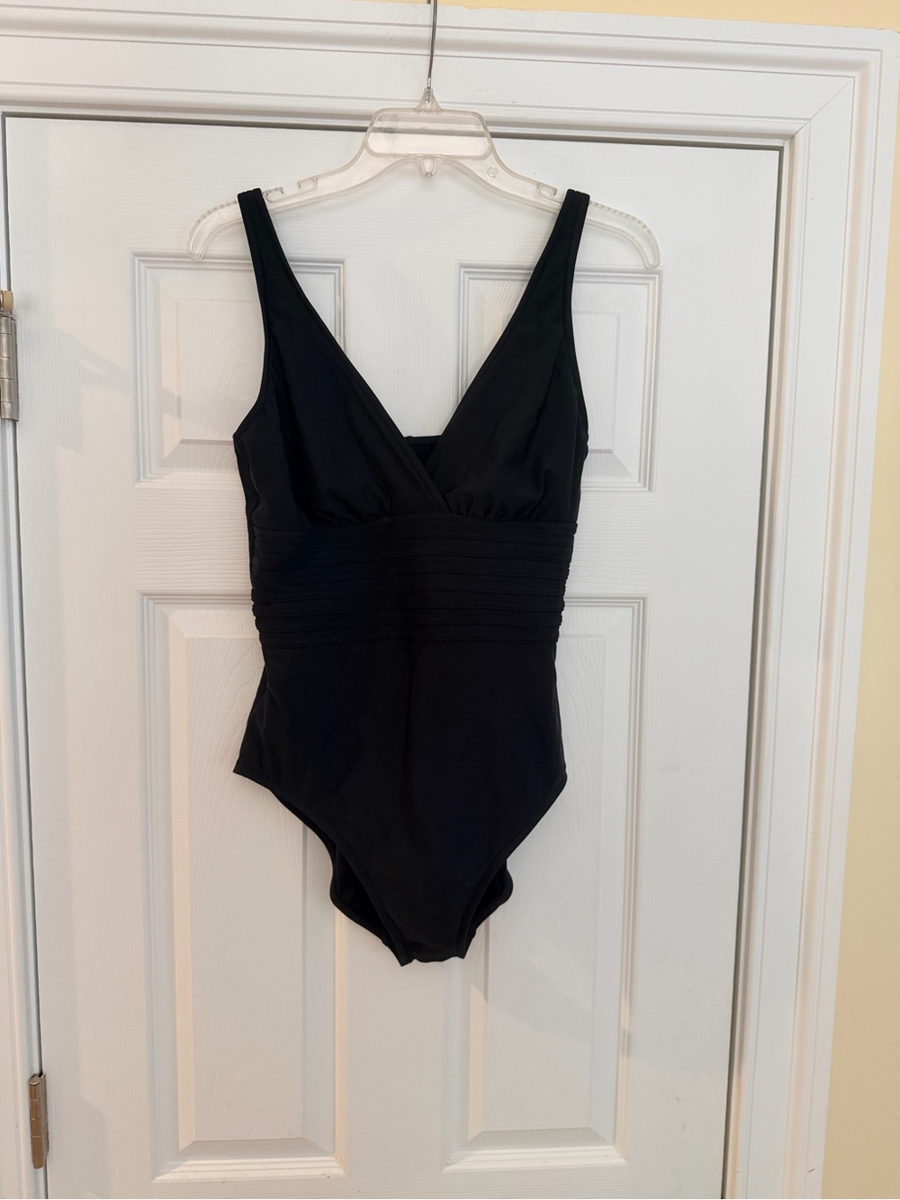 Ladies Size Large "Aqua Green" Black V-Neck One-Piece Swimsuit GUC